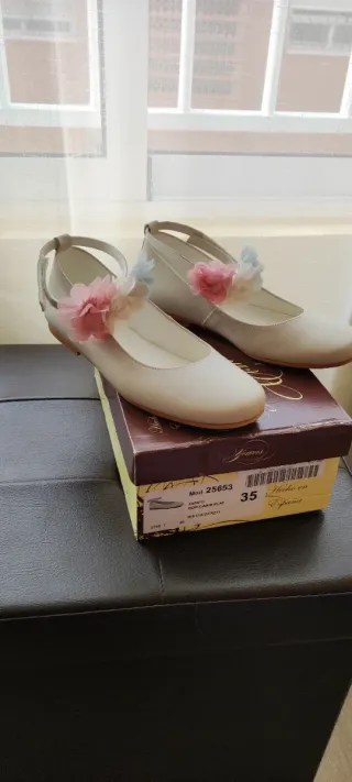 Zapatos comunión niña ADIZ beige flores