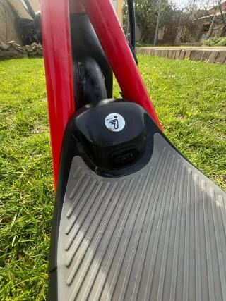 Patinete Eléctrico Rojo ninebot model: D18E