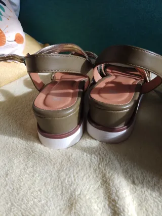 Sandalias Mujer Nuevas Oro y Verde Oliva 12 todo