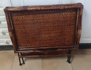 Mesita auxiliar mimbre, madera y metal