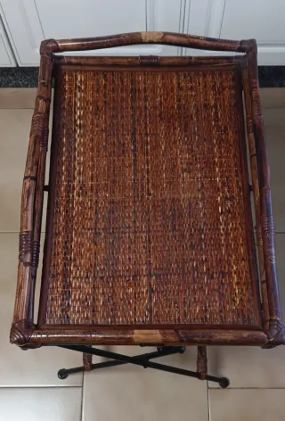 Mesita auxiliar mimbre, madera y metal
