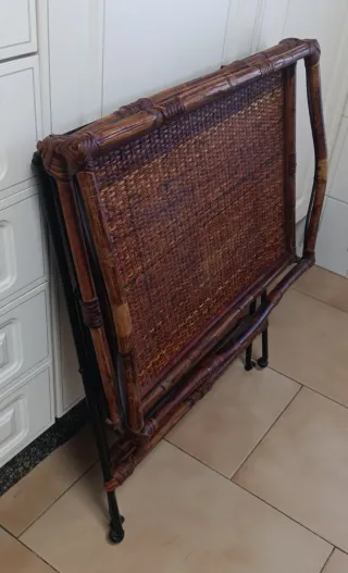 Mesita auxiliar mimbre, madera y metal
