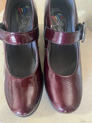 Zapato charol burdeos Pitillos