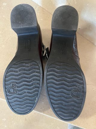 Zapato charol burdeos Pitillos