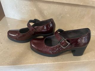 Zapato charol burdeos Pitillos