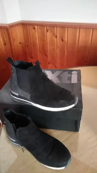 Botines negros XT I