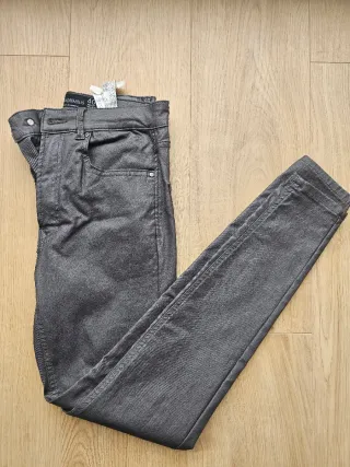 Pantalones Stradivarius grises talla 40