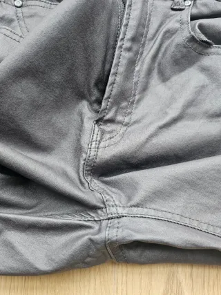 Pantalones Stradivarius grises talla 40