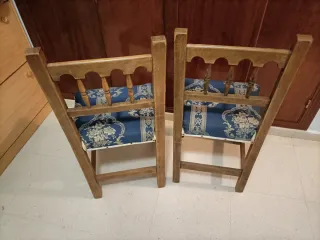 Sillas de roble antiguas con retapizado azul