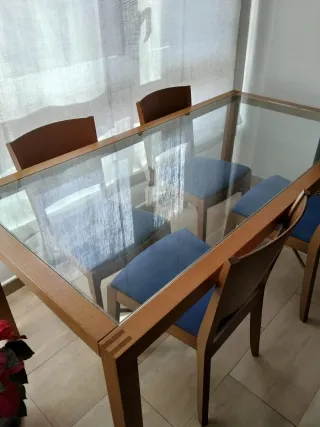 Mesa Comedor Nogal y Cristal + 4 Sillas