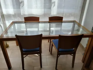 Mesa Comedor Nogal y Cristal + 4 Sillas