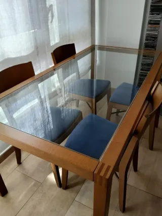 Mesa Comedor Nogal y Cristal + 4 Sillas