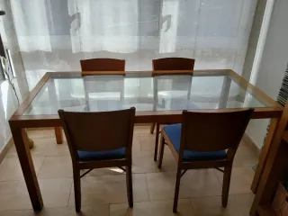 Mesa Comedor Nogal y Cristal + 4 Sillas