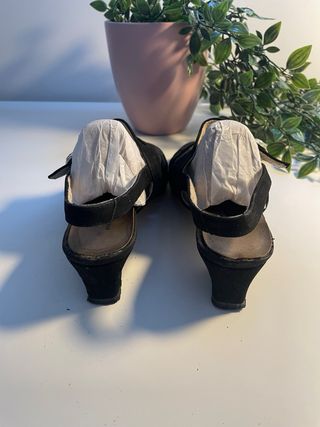 Sandalias negras talla 35 con adorno