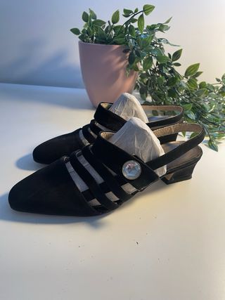 Sandalias negras talla 35 con adorno