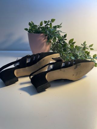 Sandalias negras talla 35 con adorno