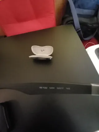 Ray-Ban 7032 Occhiali da Sole nuovi