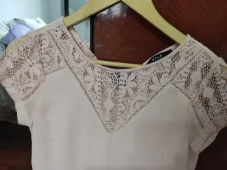 Vestido rosa con encaje