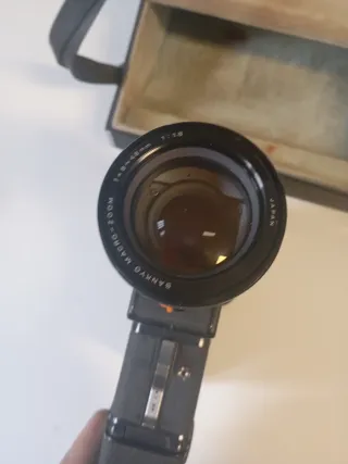 Cámara Sakyo con maletín