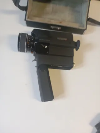 Cámara Sakyo con maletín