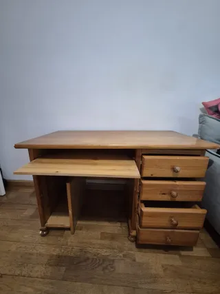 Mesa de ordenador de madera