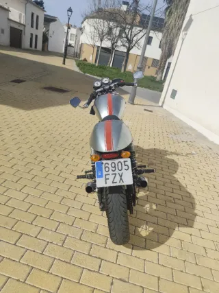 Triumph Thruxton 900