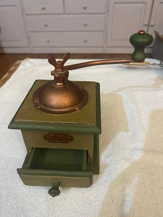 Molinillo de café antiguo ELMA, restaurado .