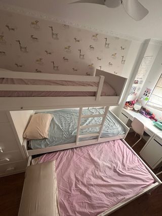 Litera 3 camas, con amplios y muchos cajones.