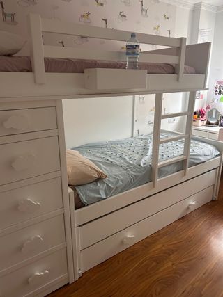 Litera 3 camas, con amplios y muchos cajones.