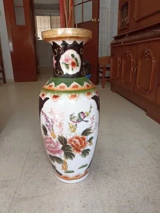 Jarrón de cerámica grande decorado