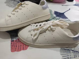 Deportivas mujer blancas y plateadas