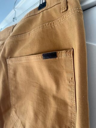 Pantalón chino Zara Man mostaza Talla L