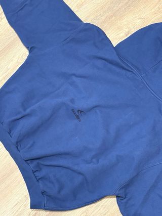 Sudadera SCUFFERS azul con estampado serpiente