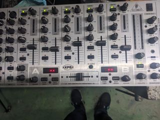 Mesa de Mezclas Behringer VMX1000