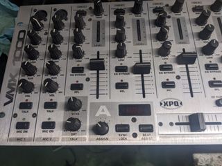 Mesa de Mezclas Behringer VMX1000