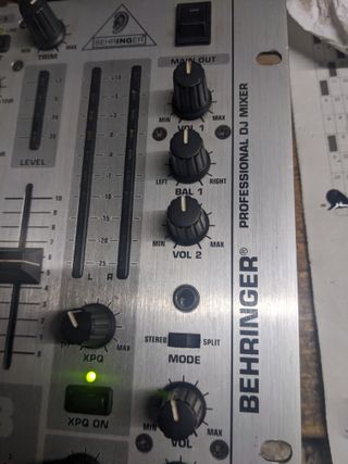 Mesa de Mezclas Behringer VMX1000
