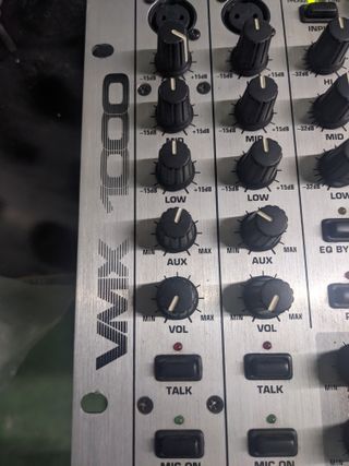 Mesa de Mezclas Behringer VMX1000