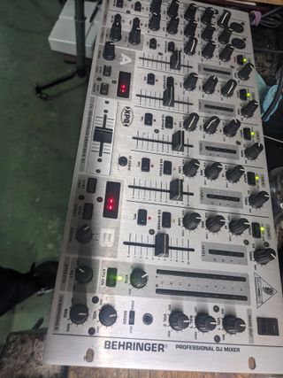 Mesa de Mezclas Behringer VMX1000