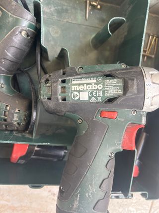 Maletín Metabo con taladro y baterías
