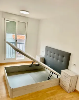 Canapé abatible + Cabecero + Mesitas