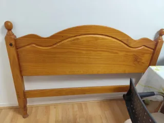 Cabecero de madera y 2 mesitas