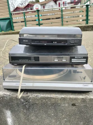 Lote Tocadiscos Akai, Sony y Radiola