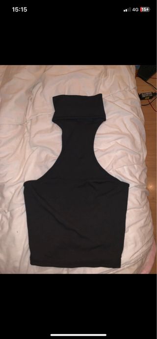 Top cuello alto negro