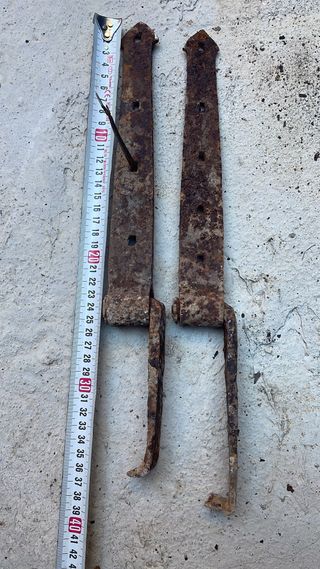 Bisagras antiguas masia siglo XVI