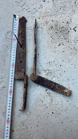 Bisagras antiguas masia siglo XVI