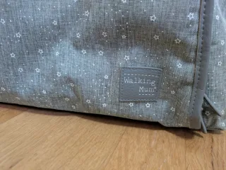Mochila Walking Mum estrellas gris. Cómo nueva.
