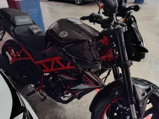 Benelli BN 125 Negra y Roja Con garantía 3años