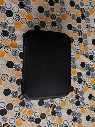 Dron negro con mando