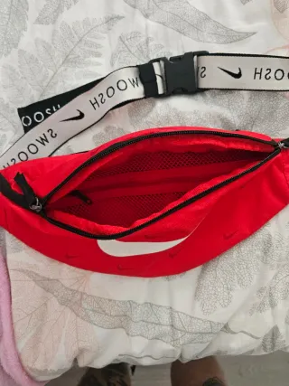Riñonera Nike Roja y Blanca