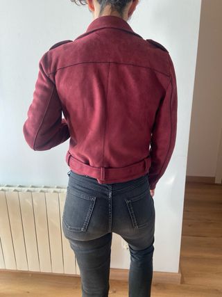 Cazadora Morgan ante burdeos